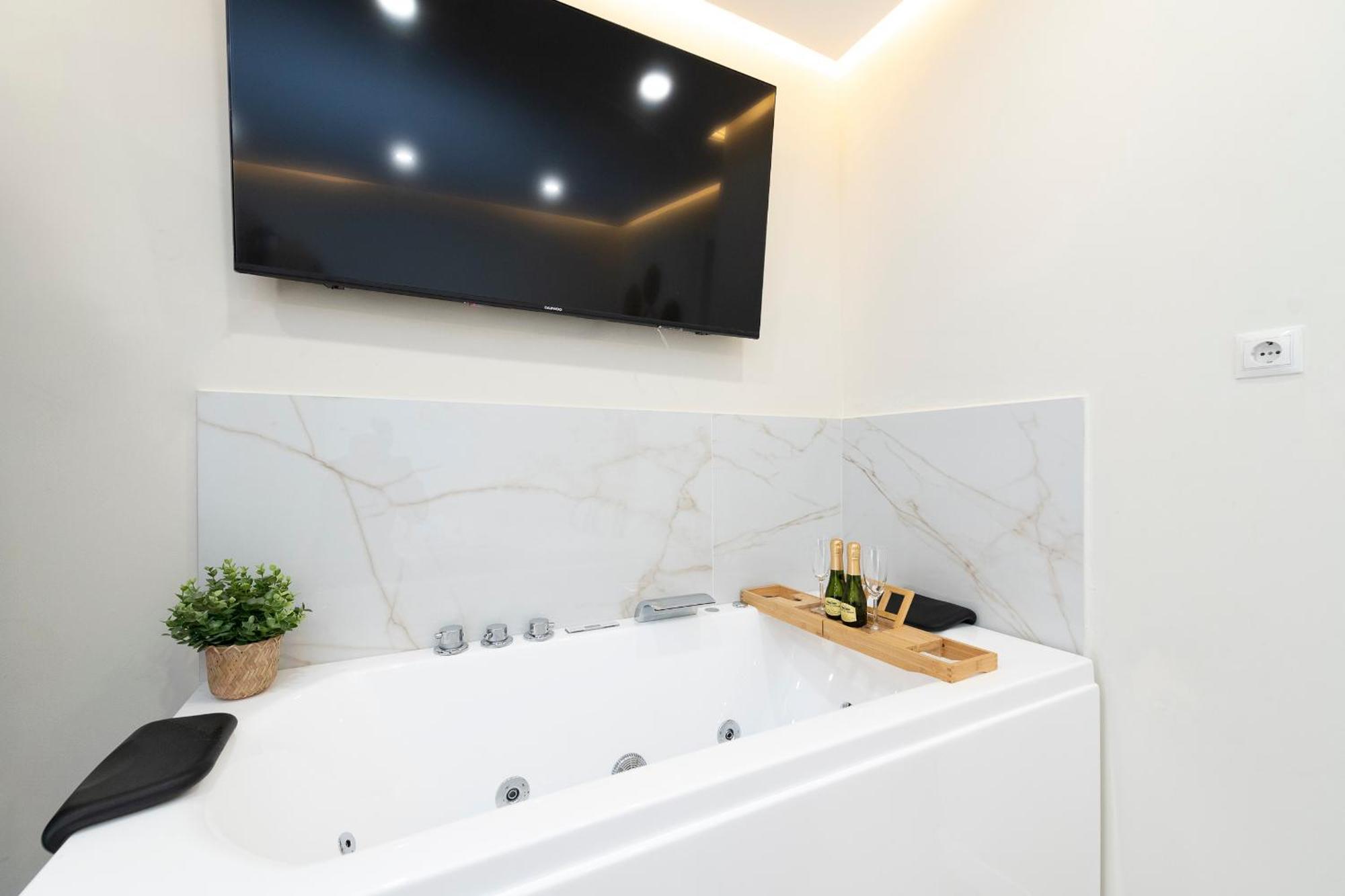 Exclusive Apartment Jacuzzi مالقة المظهر الخارجي الصورة